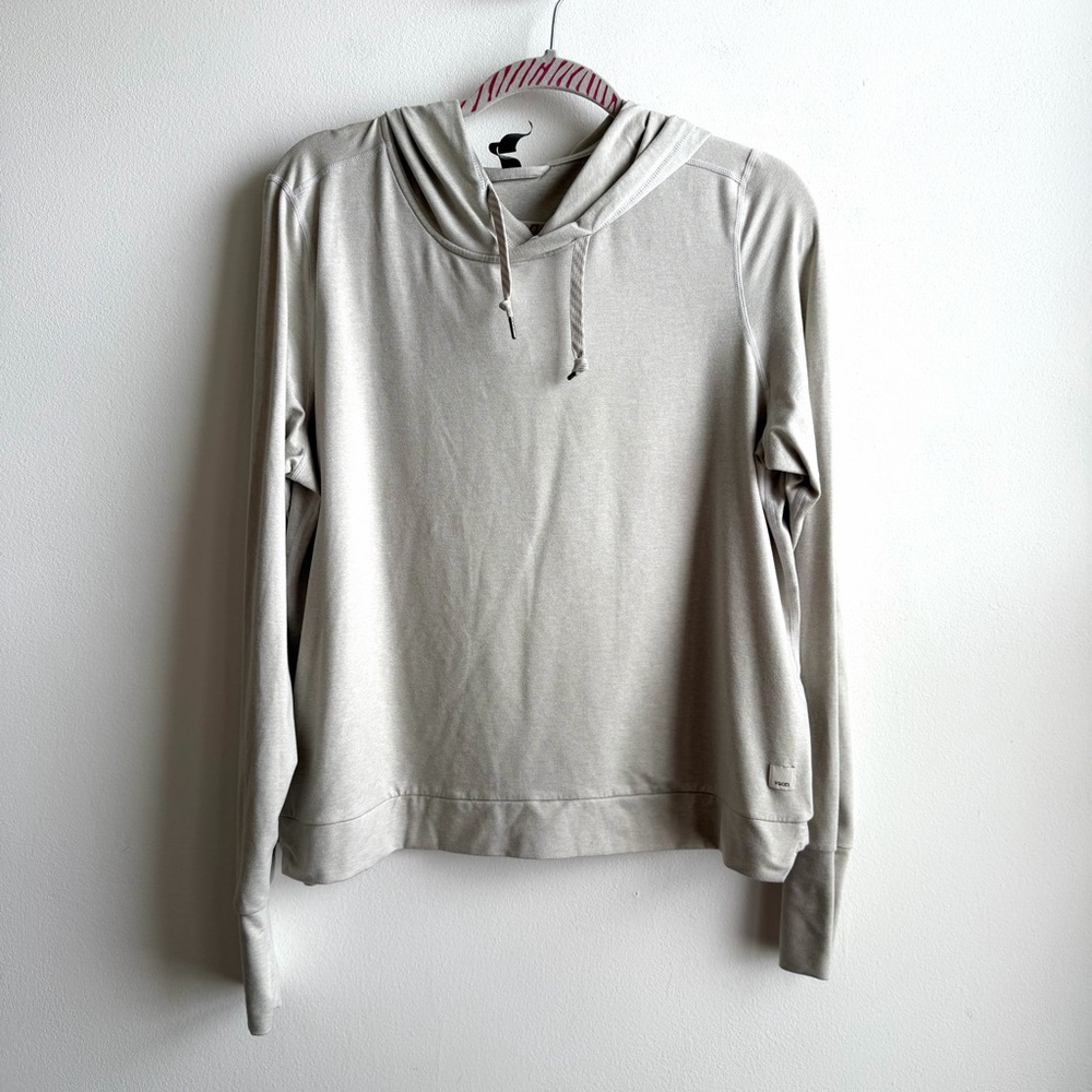 Vuori Halo Performance 2.0 Hoodie Size XL Women’s Zip Up Hooded Light Gray